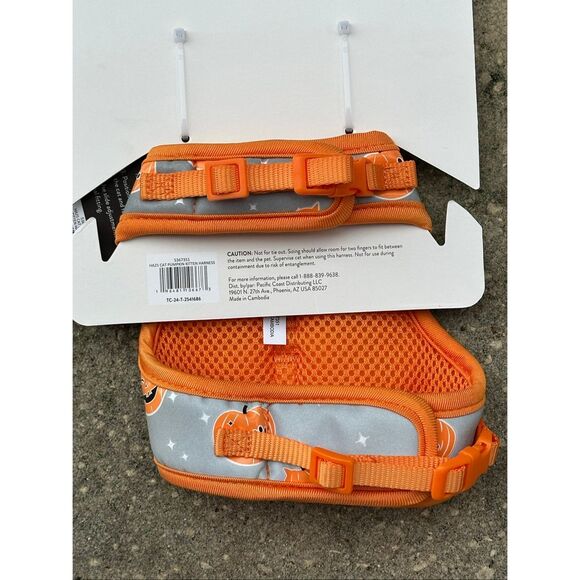 Thrills & Chills Reflective Halloween Kitten Harness and Leash Set with Pumpkin - Picture 5 of 9
